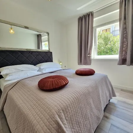 Aparthotel Luxury Silva With Sea View Okrug Gornji