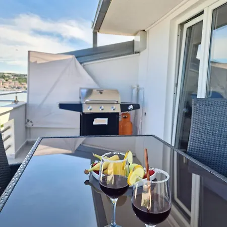 Aparthotel Luxury Silva With Sea View Okrug Gornji