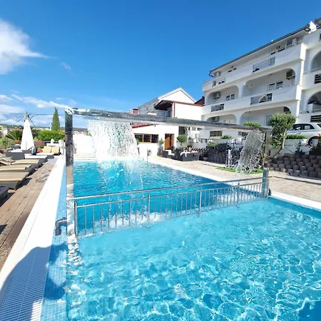 Luxury Silva With Sea View 4*