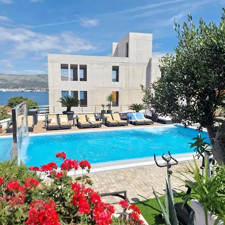 Luxury Silva With Sea View Aparthotel