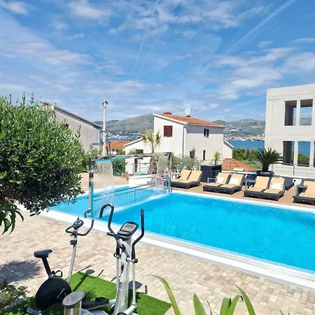 Aparthotel Luxury Silva With Sea View 4*