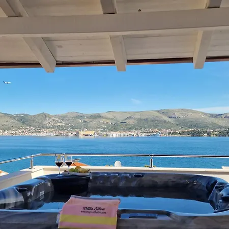 Aparthotel Luxury Silva With Sea View Okrug Gornji