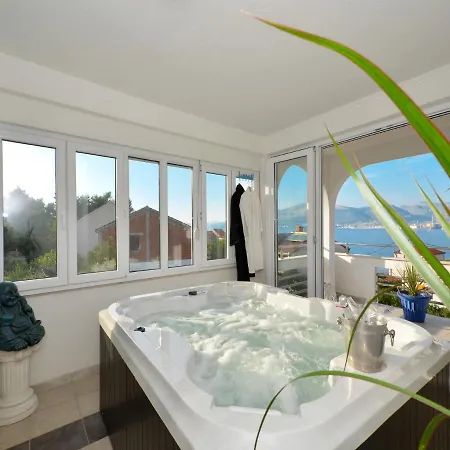 Aparthotel Luxury Silva With Sea View Okrug Gornji